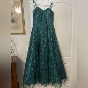 Windsor prom dress size 13 but fits like a size 8-10